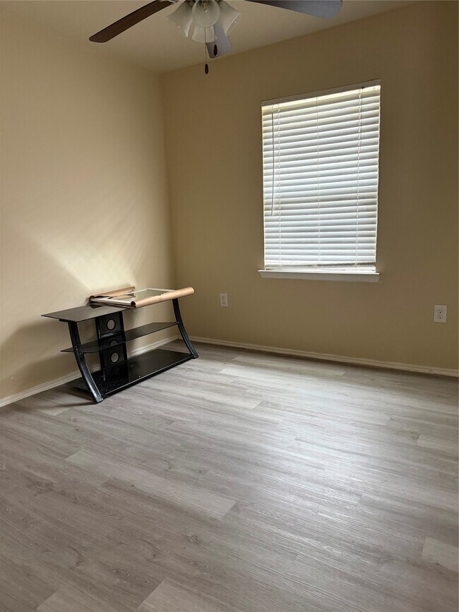 Building Photo - 738 Arvana St