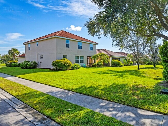 Building Photo - 2330 Heydon Cir E