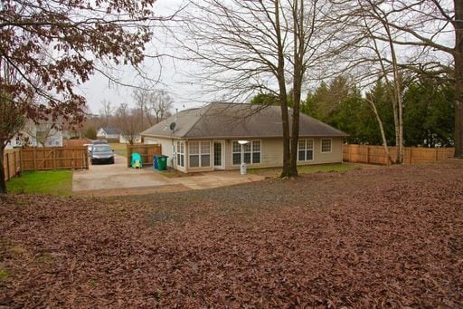 Building Photo - Beautiful Home with Spacious Open Floor Plan