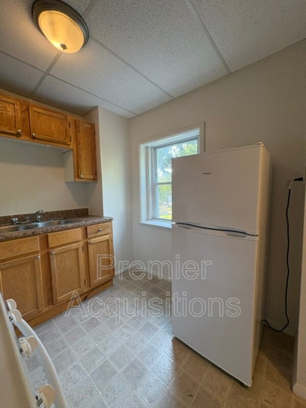 Building Photo - 609 W Mather St
