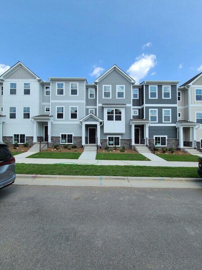 Building Photo - 5916 Kayton St