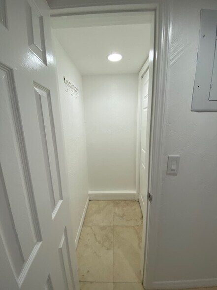 A/C Room - 1872 NE 46th St