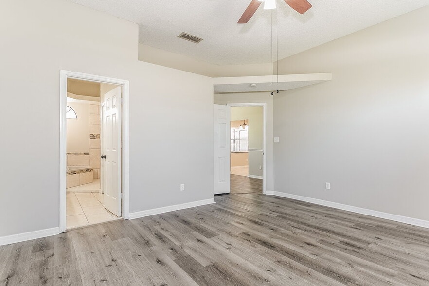 Building Photo - 8728 Grandee Dr