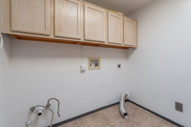 Building Photo - 8003 N Ischia Pl