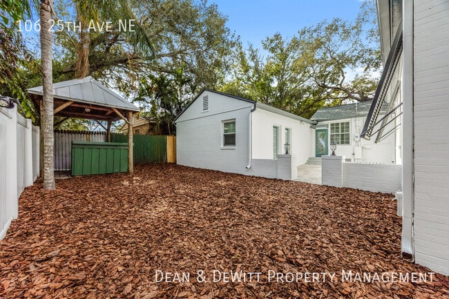 Building Photo - 106 25th Ave NE