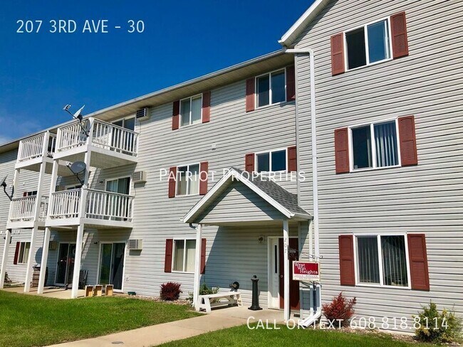 Building Photo - 207 3rd Ave