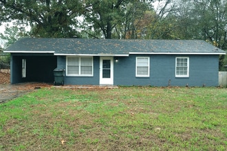 Building Photo - 587 Hillbrook Dr