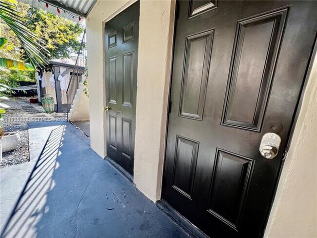 Building Photo - 3522 SW 25th St