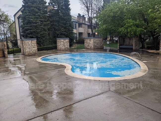 Building Photo - 407 S Memphis Way