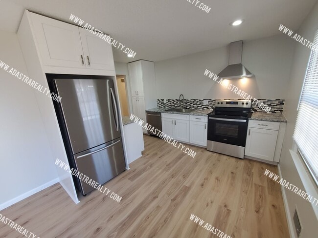 Building Photo - Absolutley Beautiful 4 Bedroom 2.5 Bath Overland Park Home-Available NOW!!