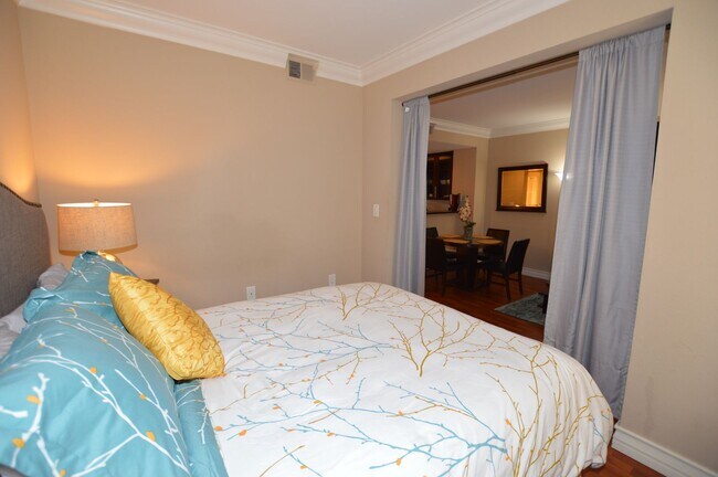 Building Photo - Meridian STUDIO Condo Fully Furnished w/Main Pool View-Lush Green trees in Resort Style Community.