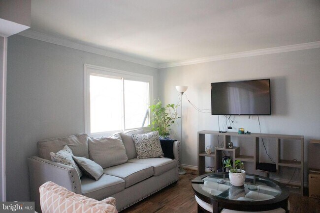 Building Photo - 2900 Kings Chapel Rd