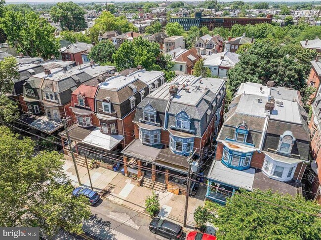 Building Photo - 922 S 49th St
