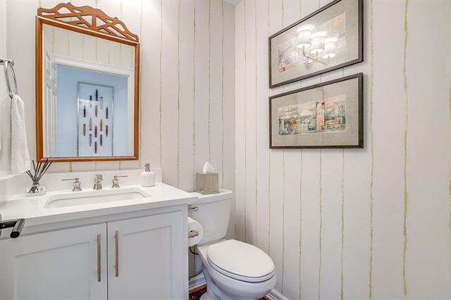 Building Photo - 1301 Belle Pl