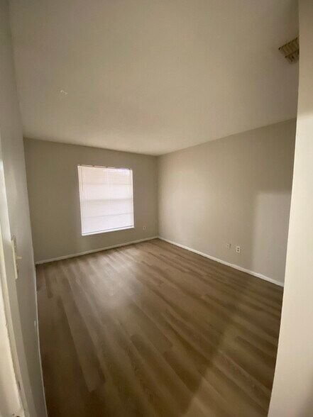 Building Photo - 1090 Condor Pl