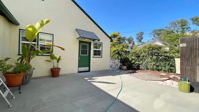 Building Photo - Single-Level 2-Bedroom 2-Bath House + Garage w/ Air Conditioning
