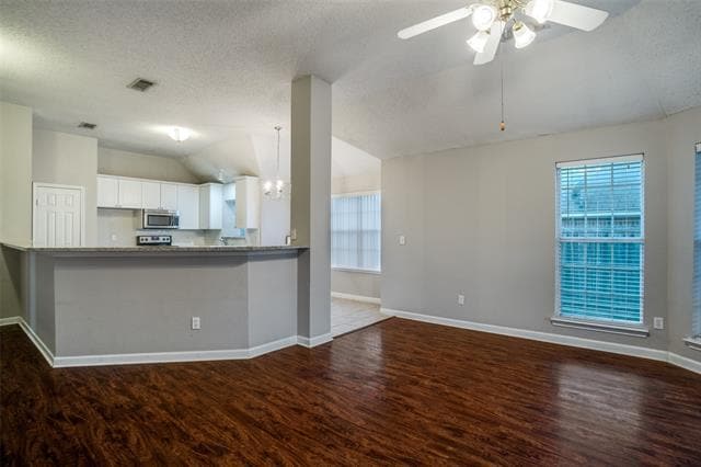 Building Photo - 10000 Queens Rd