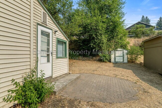 Building Photo - 1504 W Alice Ave