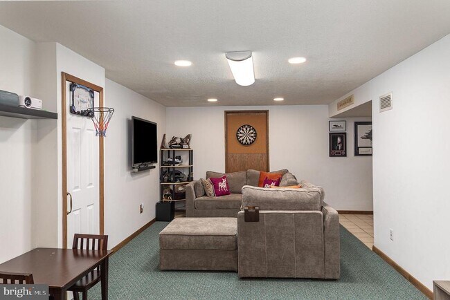 Building Photo - 14807 Statler Dr
