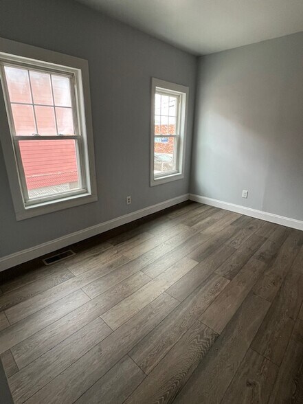 Living Room - 635 Broadway St