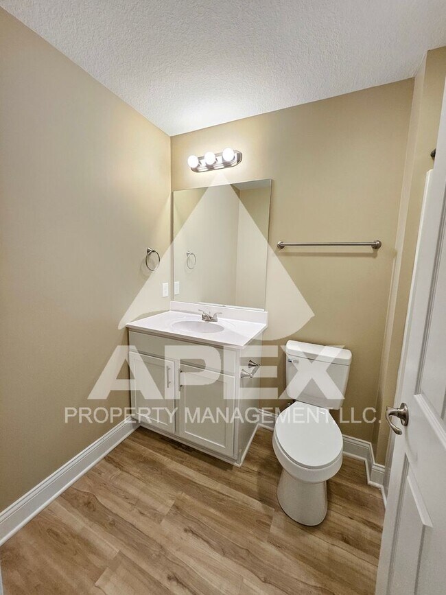 Building Photo - AVALON TOWNHOMES – LIKE NEW - 2 Bd/2.5 Ba Townhome off Topside Road with convenient access to Mar...