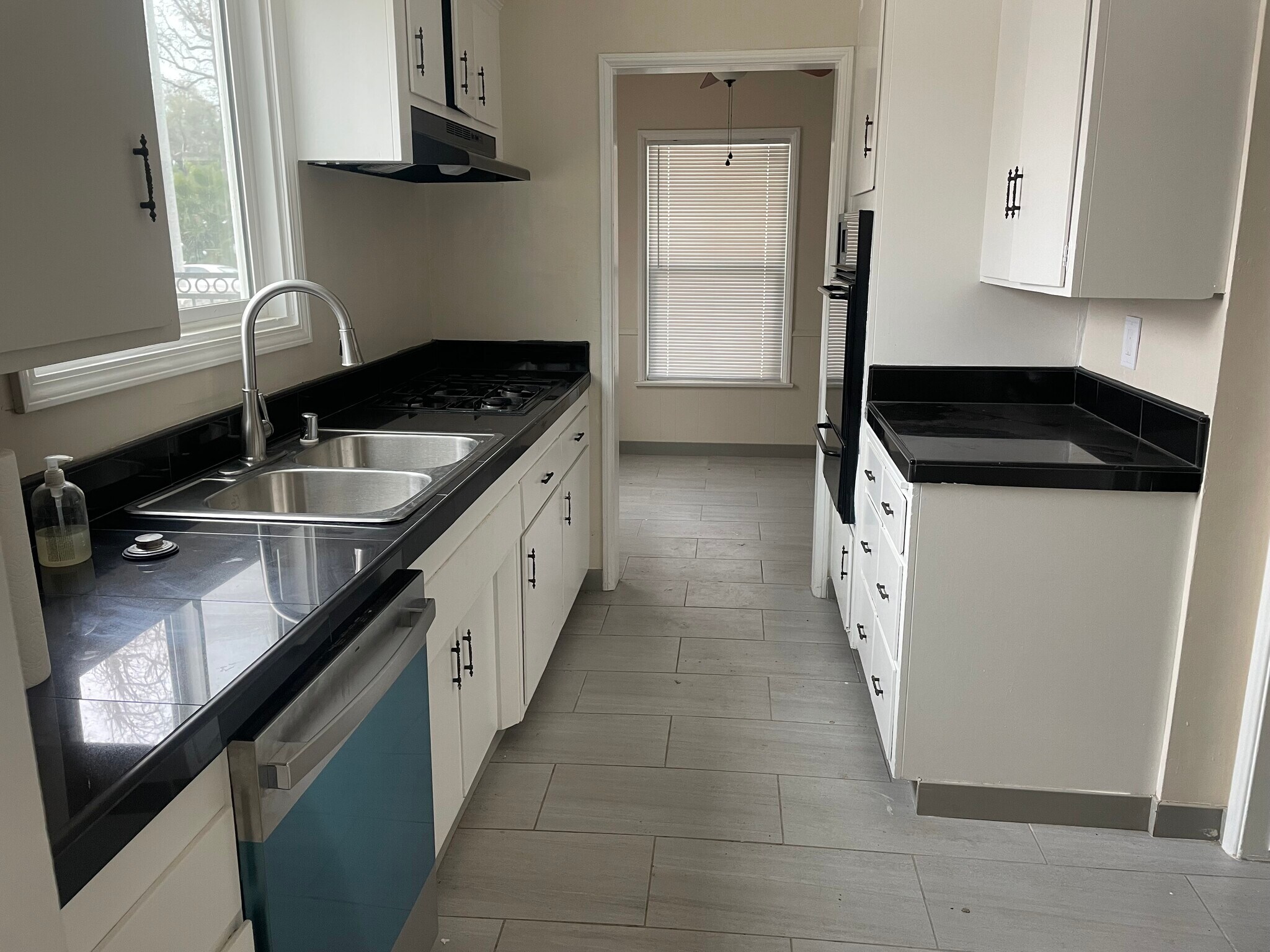 Building Photo - 17221 Kittridge St