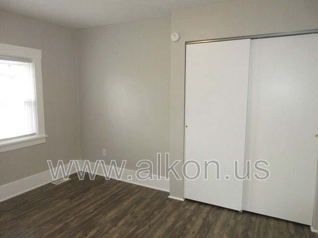 Building Photo - 302 W Virginia Ave
