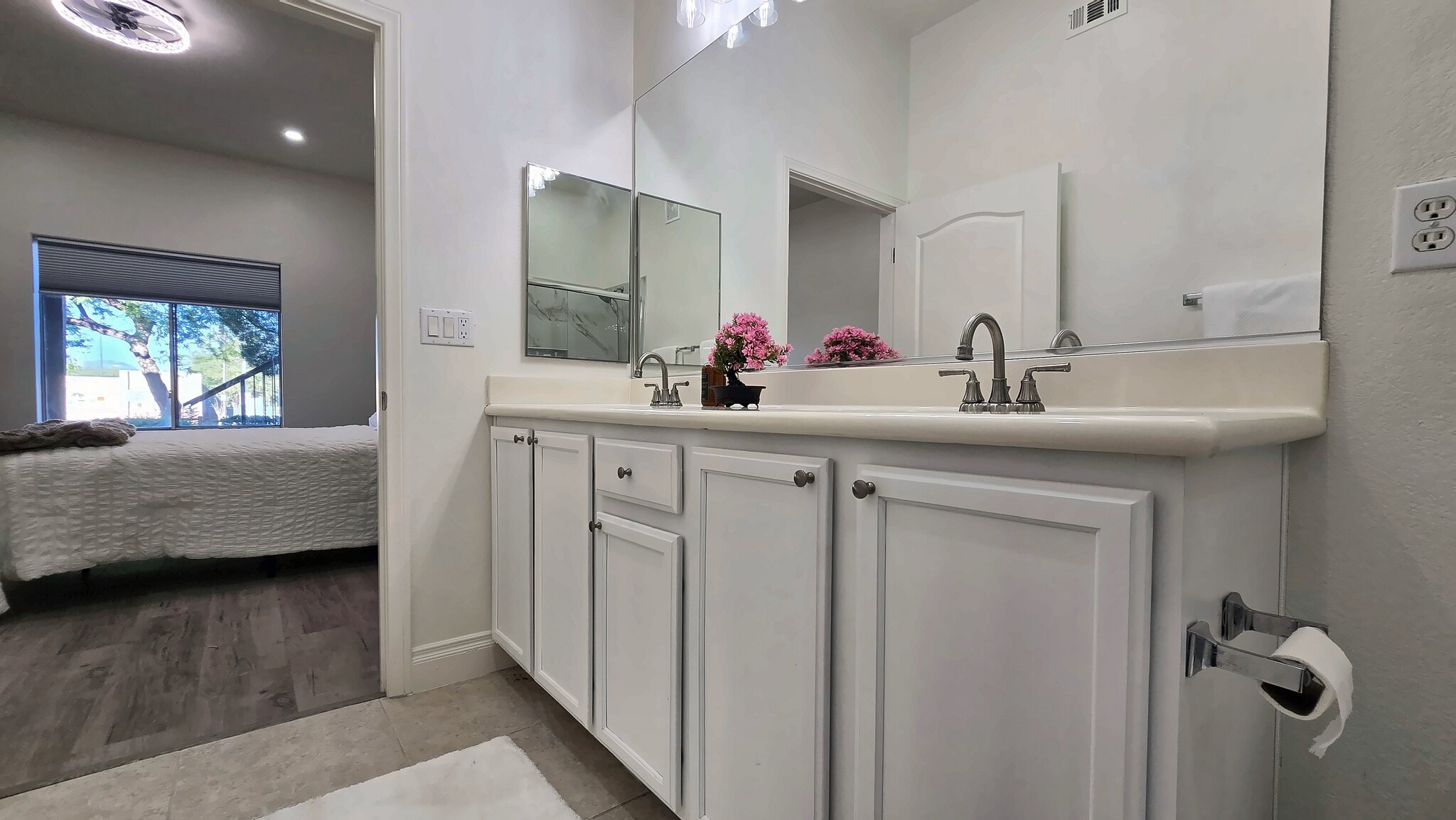 Building Photo - 2305 W Horizon Ridge Pky