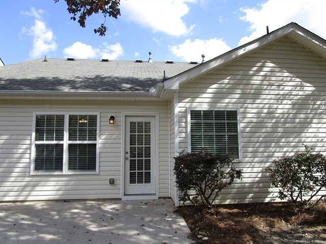 Building Photo - 113 Village Dr