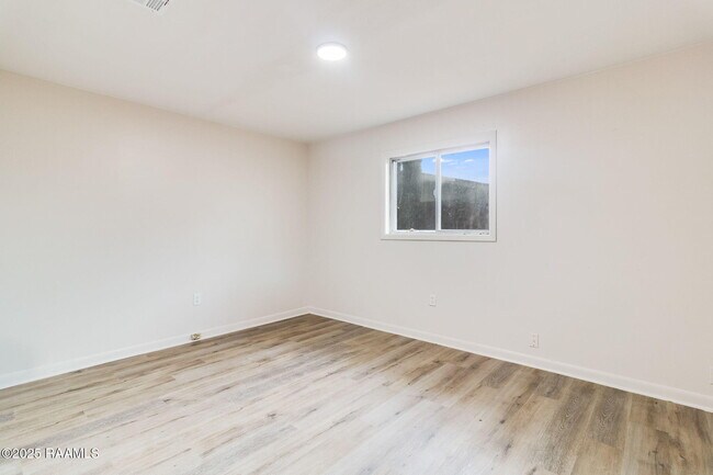 Building Photo - 105 Brockton Dr