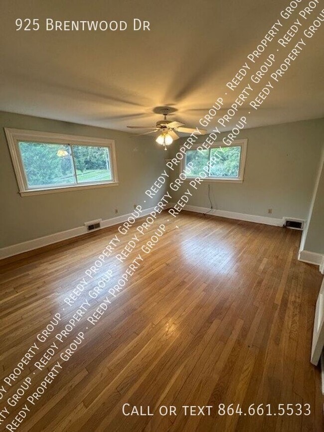 Building Photo - 925 Brentwood Dr
