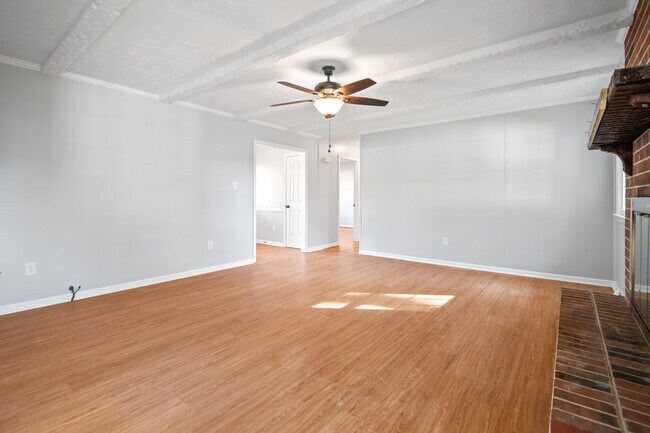Building Photo - 3908 Pfost Ave