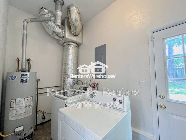 Building Photo - 2444 Tullibee Dr