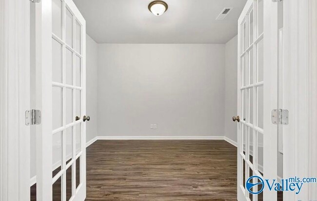 Building Photo - 203 Portrait St