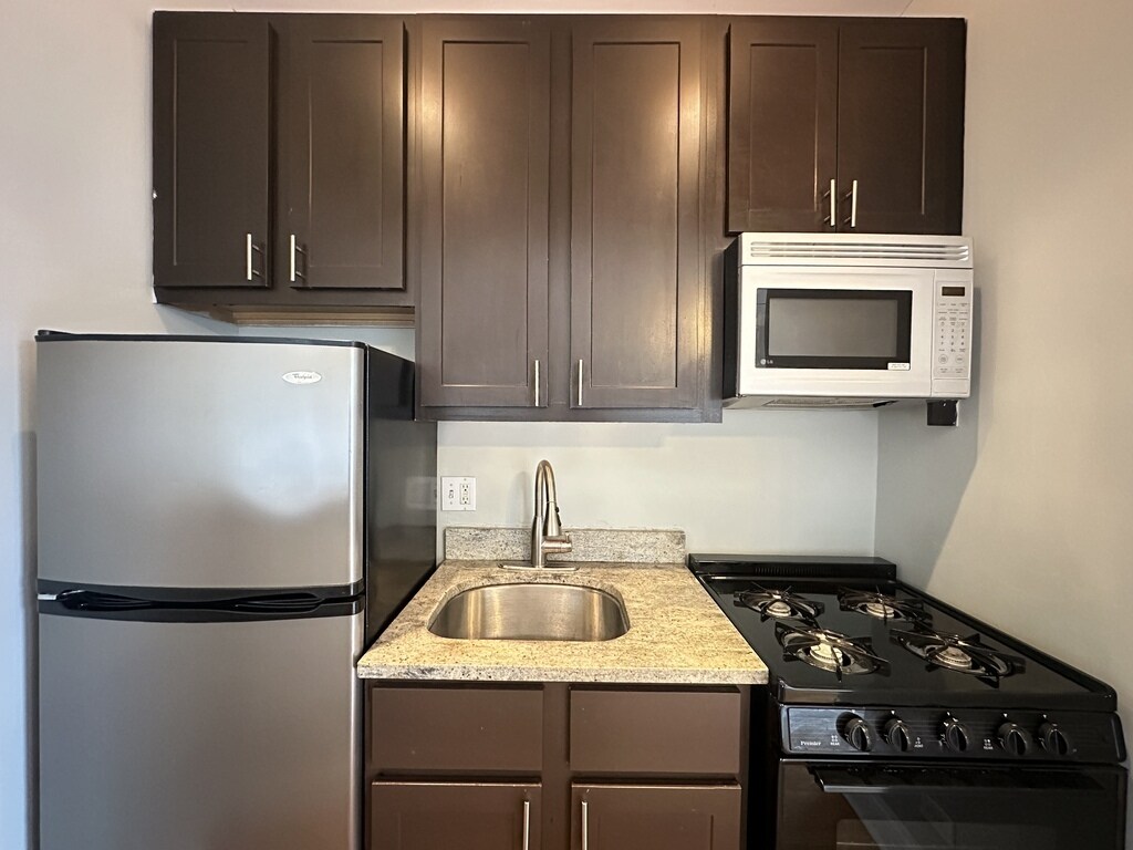 Building Photo - 4644 N Paulina St