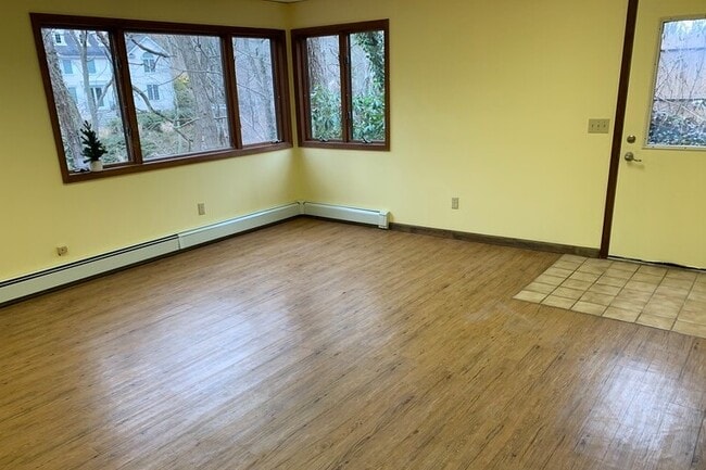 Building Photo - 145 Oakwood Rd