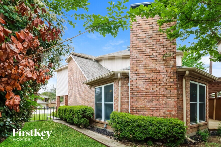 Building Photo - 1105 Carrington Ct