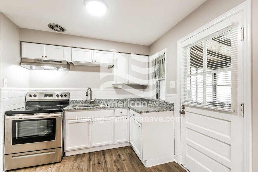 Building Photo - 9718 Durham Dr
