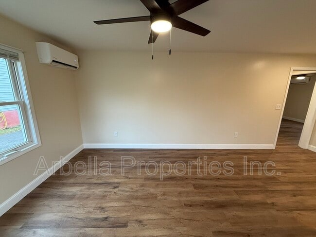 Building Photo - 1101 N Wilcox Dr