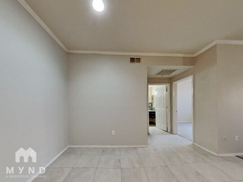 Building Photo - 5401 E Van Buren St