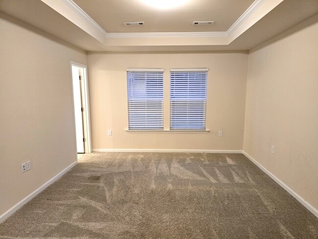 Building Photo - 883 Falls Grove Trl