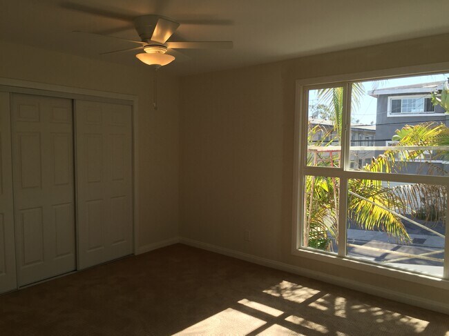 Building Photo - 3400 Club Dr