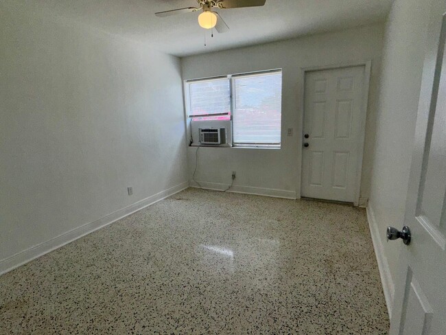 Building Photo - 1426 N J St