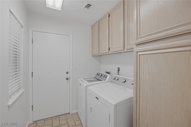 Building Photo - 4517 Inez Dr