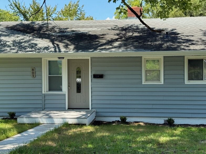 Building Photo - 807 McKenzie St