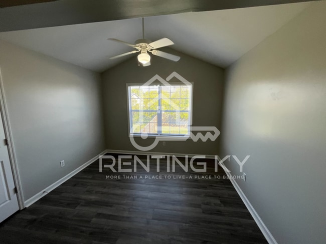 Building Photo - Huge 3-Bed, 2.5-Bath Townhouse!