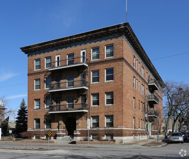 Primary Photo - 902 W Franklin Ave