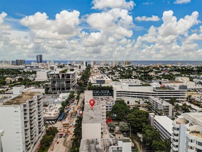 Building Photo - 1300 Lincoln Rd