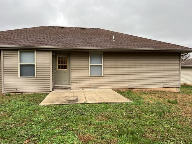 Building Photo - Nixa Rental available in Tuckaway neighborhood