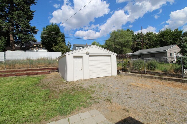 Building Photo - 6112 N Driscoll Blvd